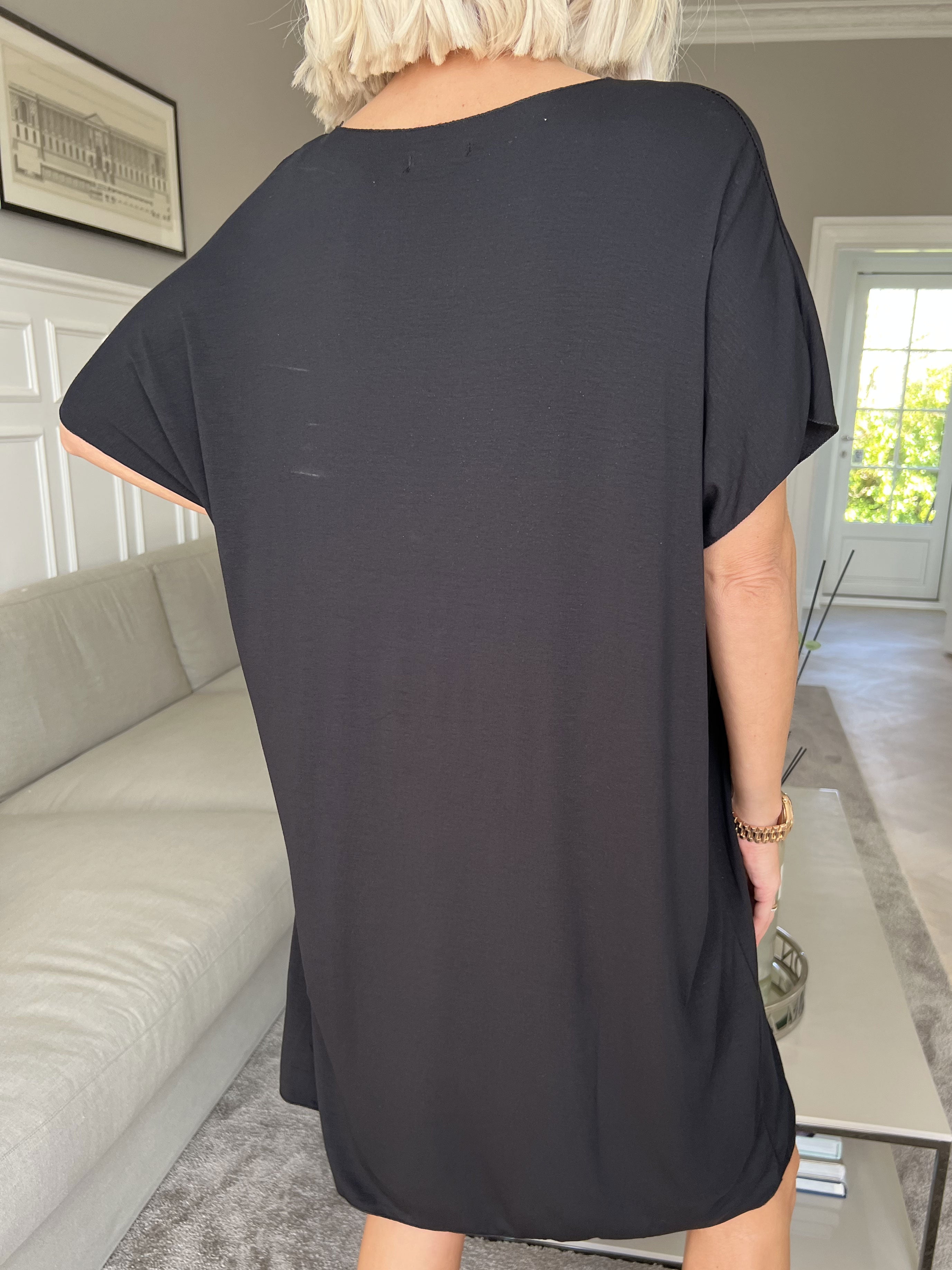 Vogue - Oversized t-shirtkjole i viskose med guld skrift